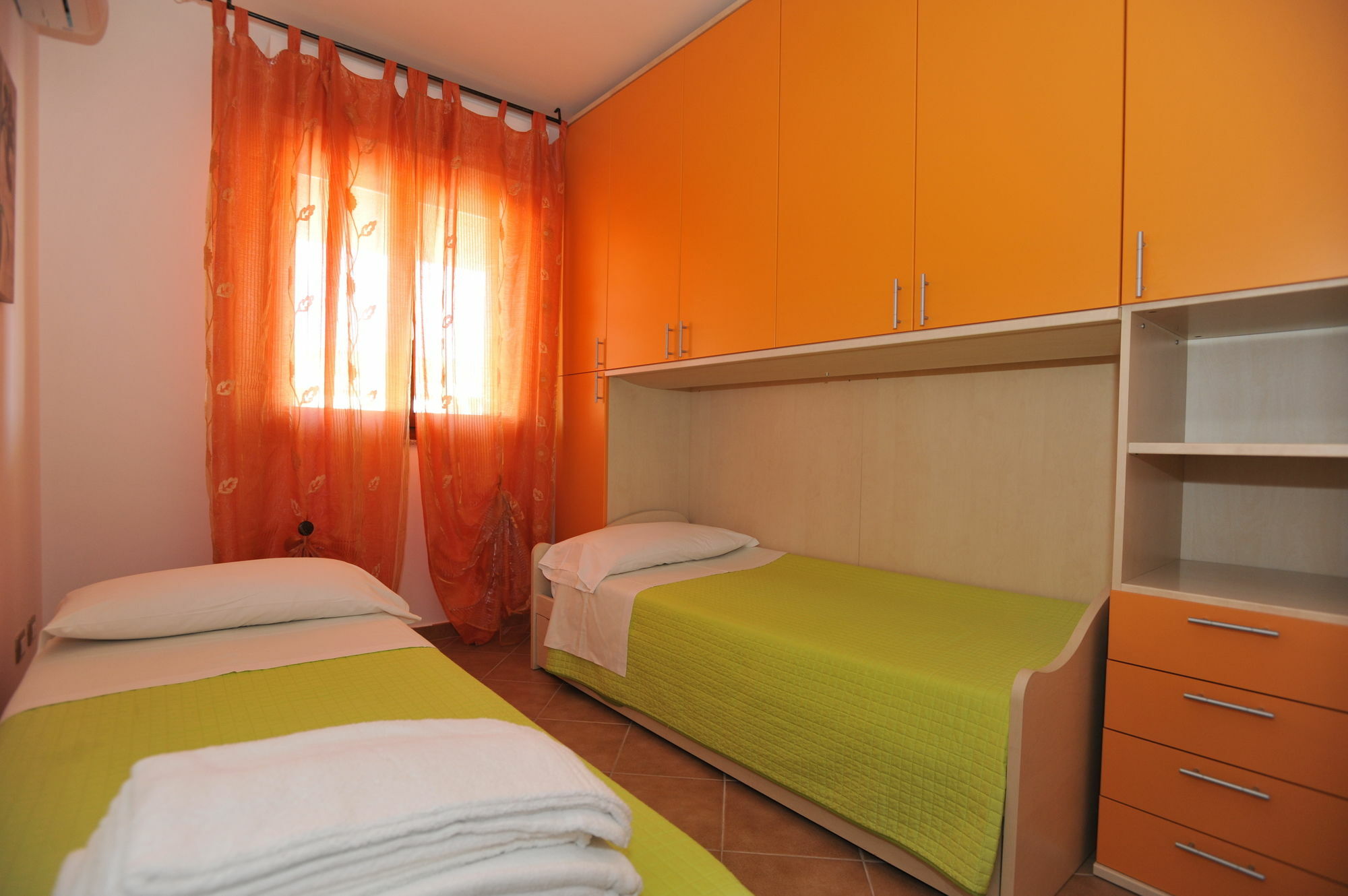 Karol Aparthotel 2*